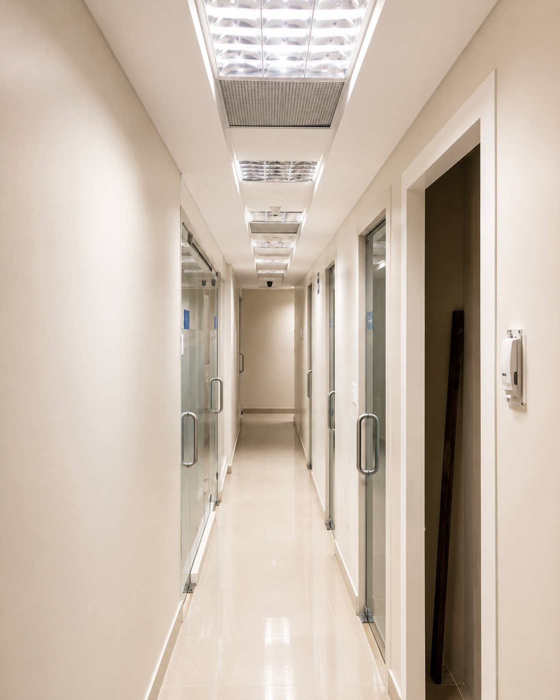 Remodelación Banco Intercaribe, Oficinas Administrativa Lope de Vega
